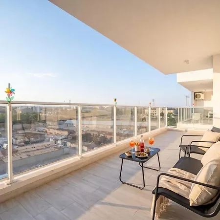 The Essential V - Modern With Private Parking Apartahotel 3*