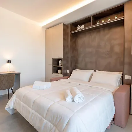 Apartahotel The Essential V - Modern With Private Parking