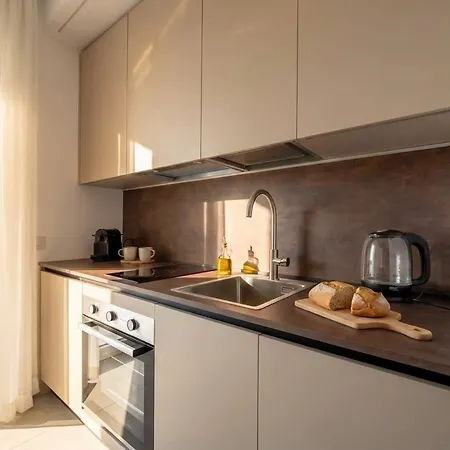 The Essential V - Modern With Private Parking 3*
