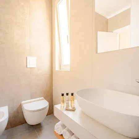 Apartahotel The Essential V - Modern With Private Parking