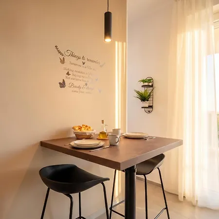 Apartahotel The Essential V - Modern With Private Parking 3*